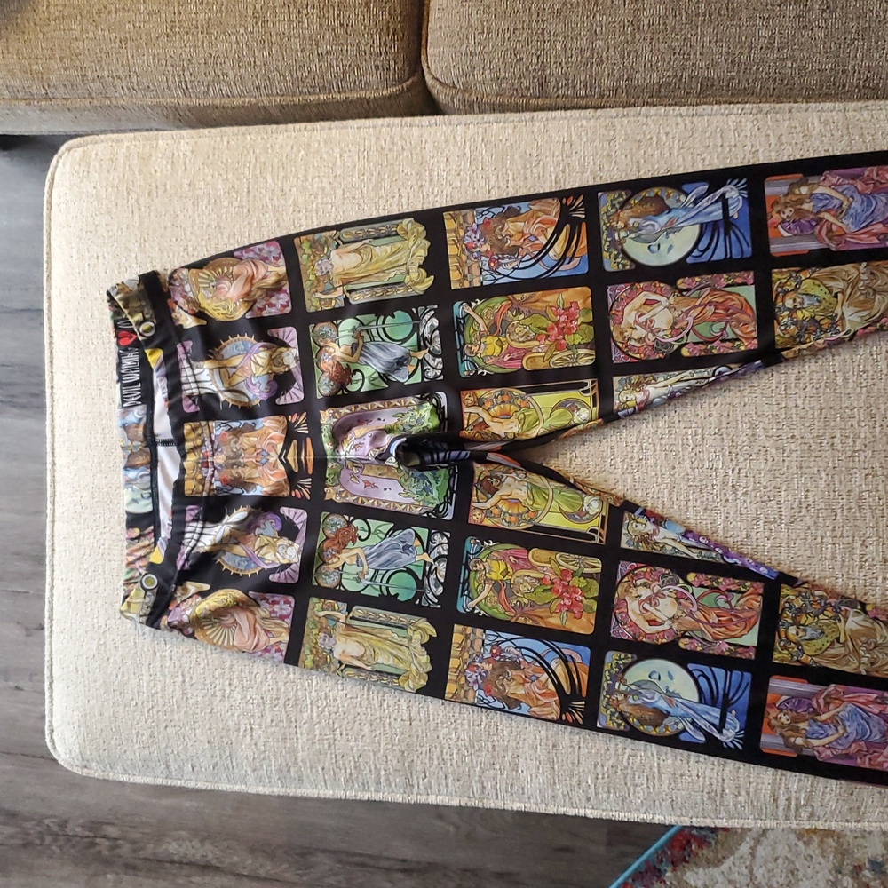 Devil Walking Tarot Design Unique Leggings
